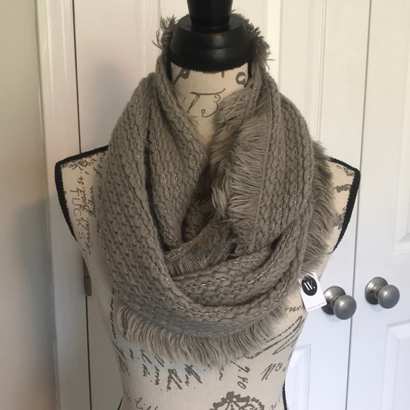 ❌SOLD❌Host Pick🎉NWT Infinity Scarf - Picture 2 of 5